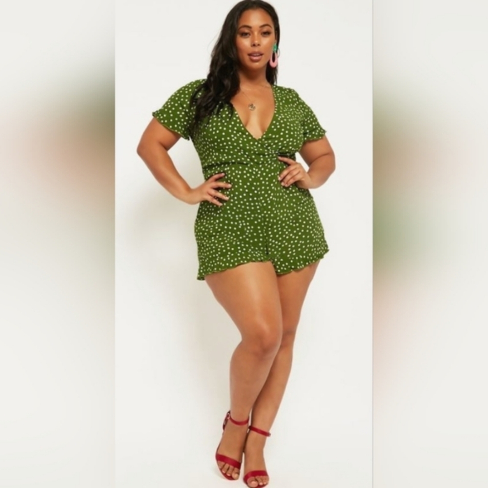 Forever 21 Plus Green Polka-dot Romper Plunging Neckline Short Sleeves Size 3x